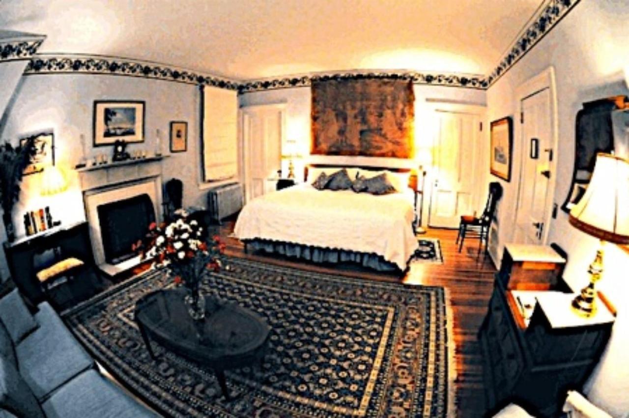 Whistler'S Inn Ленокс Экстерьер фото